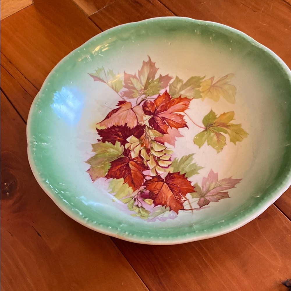 Vintage Leaf Design Ceramic Bowl